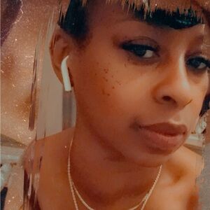 Meet your Posher, Adrienne